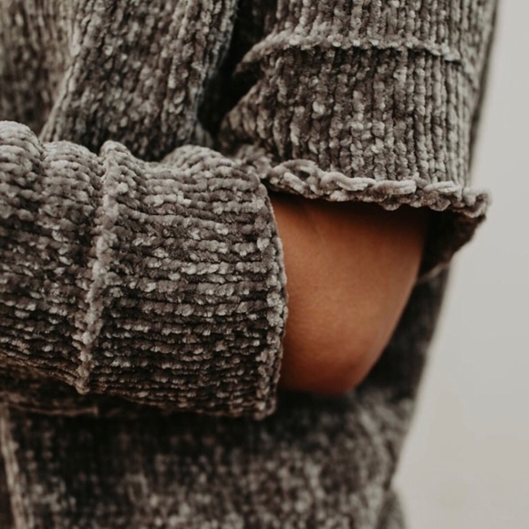 ✨3x HP!!✨Cozy Gray Chenille Cut Out Sweater✨ - Picture 6 of 8